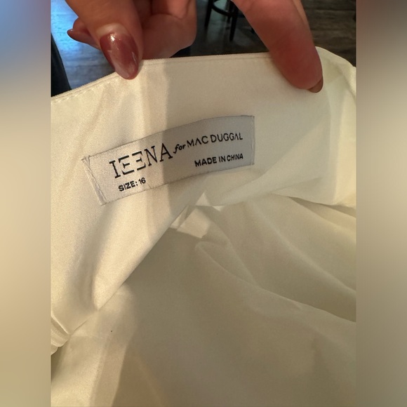 Gorgeous NEW Mac Duggal A-line v-neck ballgown - Picture 9 of 10